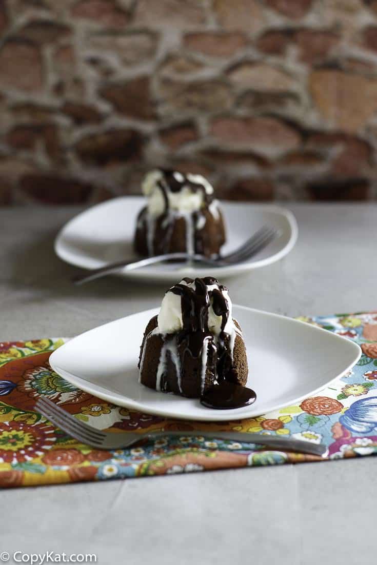 How To Make A Triple Chocolate Meltdown Cake How To Make A Triple Chocolate Meltdown Cake